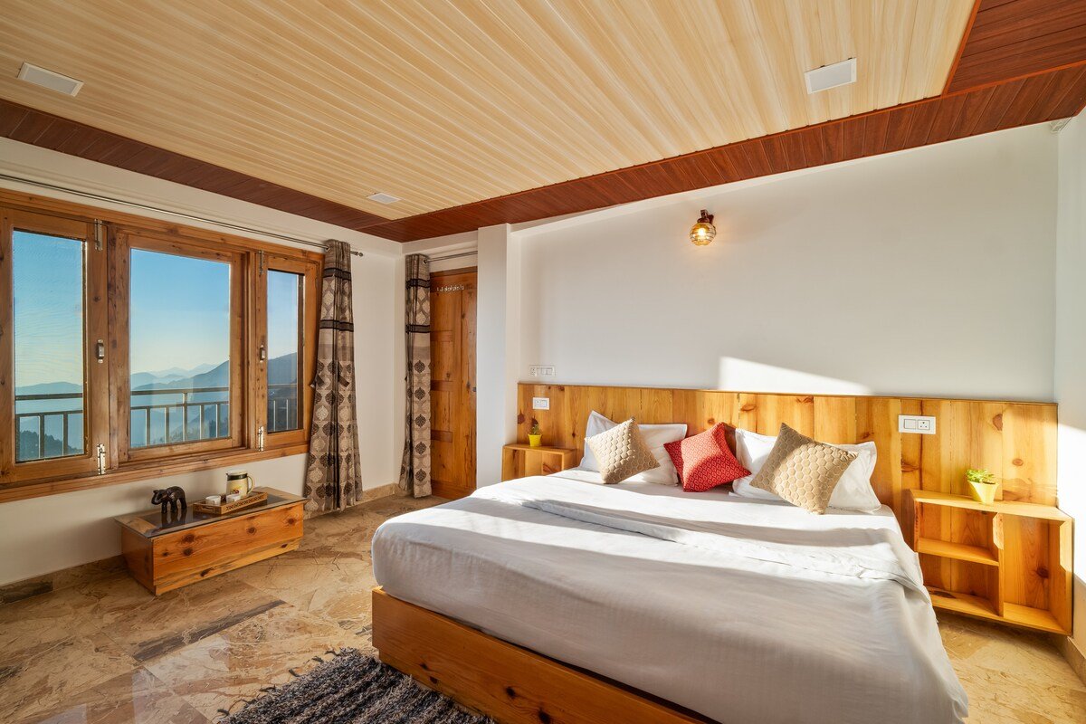 Cottage Eve Master Bedroom